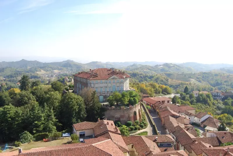 Il castello di Mirafiori e i tetti del centro storico