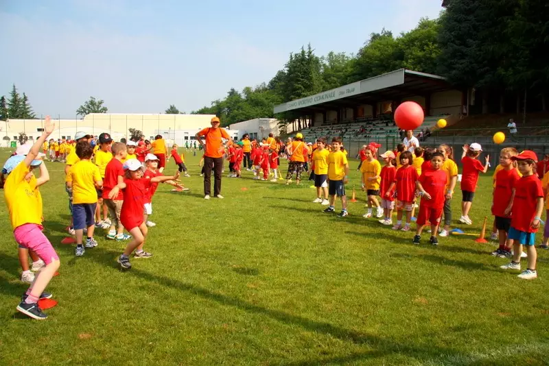 Festa di gioco e di sport al campo sportivo