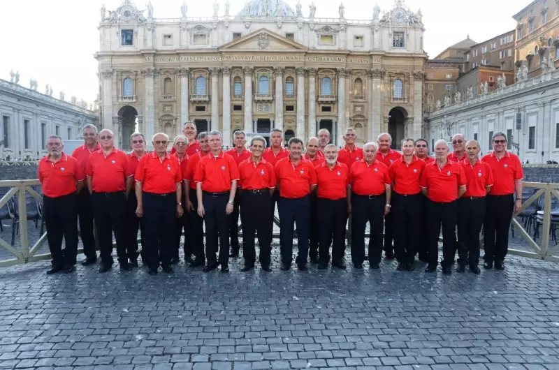 Il Coro Stella Alpina di Alba in una recente esibizione a Roma